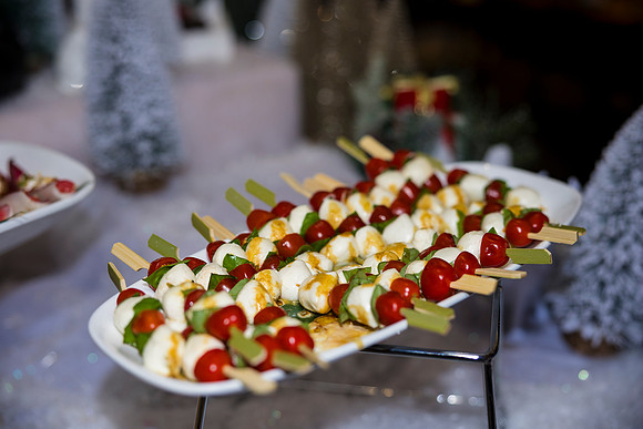 0105__12-5-25__Harmonia-Maveris-Holiday-Party-Wren-Restraurant-Tysons-Virginia-Event-Photojournalism-event-photography