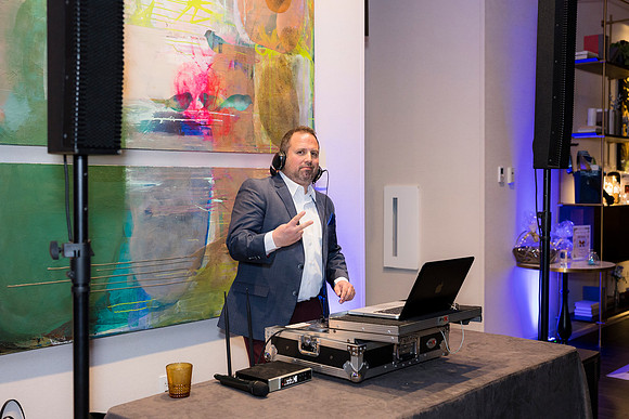0108__12-5-25__Harmonia-Maveris-Holiday-Party-Wren-Restraurant-Tysons-Virginia-Event-Photojournalism-event-photography