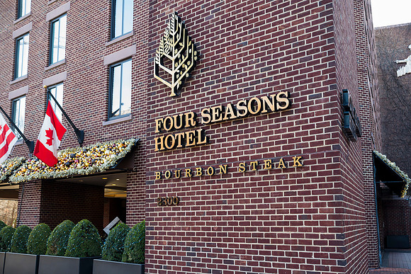 0223__12-20-25_Four-Seasons-Childrens-Holiday-Party-Rodney-Bailey-Photography
