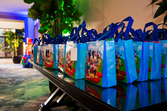 0256__12-20-25_Four-Seasons-Childrens-Holiday-Party-Rodney-Bailey-Photography