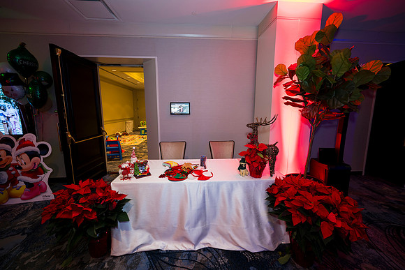 0259__12-20-25_Four-Seasons-Childrens-Holiday-Party-Rodney-Bailey-Photography