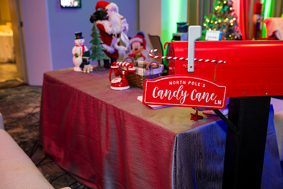0264__12-20-25_Four-Seasons-Childrens-Holiday-Party-Rodney-Bailey-Photography