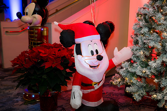 0269__12-20-25_Four-Seasons-Childrens-Holiday-Party-Rodney-Bailey-Photography