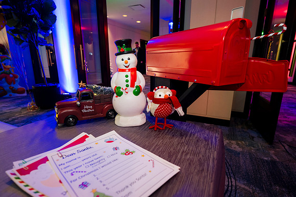 0319__12-20-25_Four-Seasons-Childrens-Holiday-Party-Rodney-Bailey-Photography