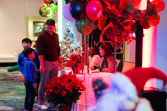 0332__12-20-25_Four-Seasons-Childrens-Holiday-Party-Rodney-Bailey-Photography
