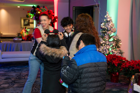 0345__12-20-25_Four-Seasons-Childrens-Holiday-Party-Rodney-Bailey-Photography