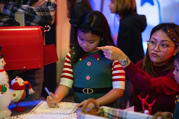 0356__12-20-25_Four-Seasons-Childrens-Holiday-Party-Rodney-Bailey-Photography