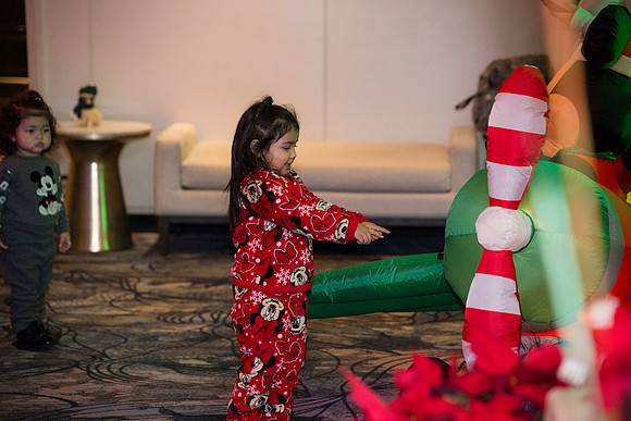 0366__12-20-25_Four-Seasons-Childrens-Holiday-Party-Rodney-Bailey-Photography