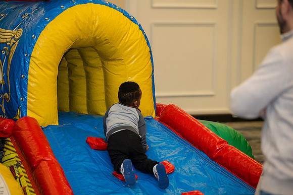 0367__12-20-25_Four-Seasons-Childrens-Holiday-Party-Rodney-Bailey-Photography