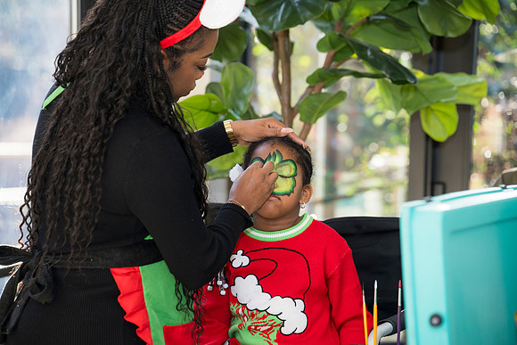 0375__12-20-25_Four-Seasons-Childrens-Holiday-Party-Rodney-Bailey-Photography