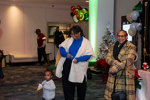 0383__12-20-25_Four-Seasons-Childrens-Holiday-Party-Rodney-Bailey-Photography