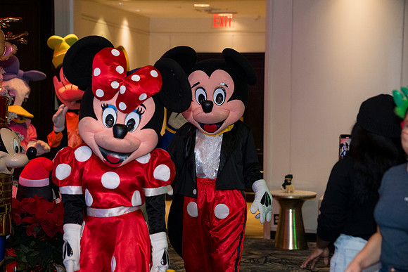 0386__12-20-25_Four-Seasons-Childrens-Holiday-Party-Rodney-Bailey-Photography
