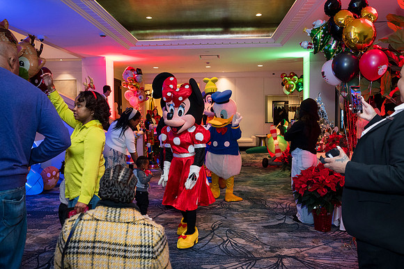 0390__12-20-25_Four-Seasons-Childrens-Holiday-Party-Rodney-Bailey-Photography
