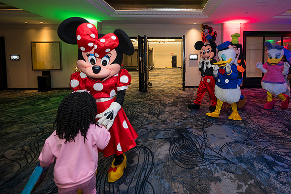 0391__12-20-25_Four-Seasons-Childrens-Holiday-Party-Rodney-Bailey-Photography