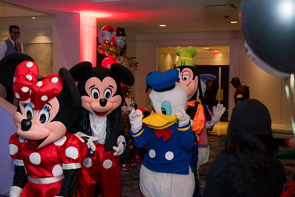 0388__12-20-25_Four-Seasons-Childrens-Holiday-Party-Rodney-Bailey-Photography