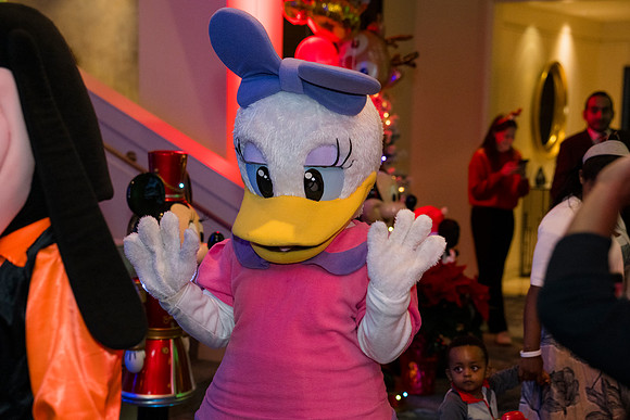 0389__12-20-25_Four-Seasons-Childrens-Holiday-Party-Rodney-Bailey-Photography