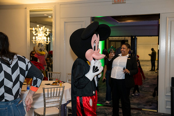 0394__12-20-25_Four-Seasons-Childrens-Holiday-Party-Rodney-Bailey-Photography