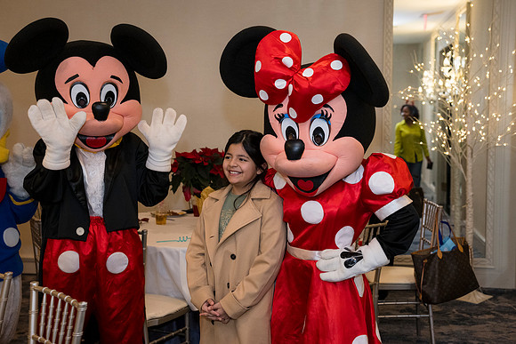 0396__12-20-25_Four-Seasons-Childrens-Holiday-Party-Rodney-Bailey-Photography
