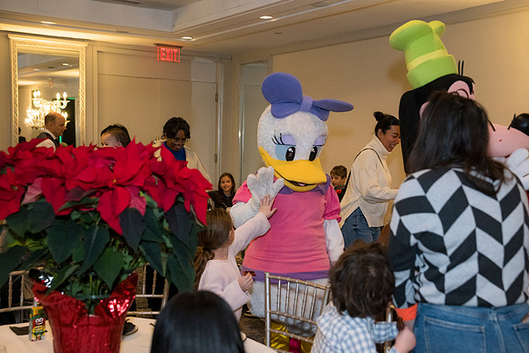 0395__12-20-25_Four-Seasons-Childrens-Holiday-Party-Rodney-Bailey-Photography