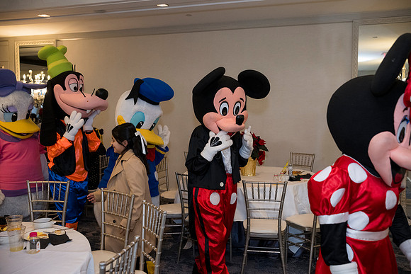 0397__12-20-25_Four-Seasons-Childrens-Holiday-Party-Rodney-Bailey-Photography