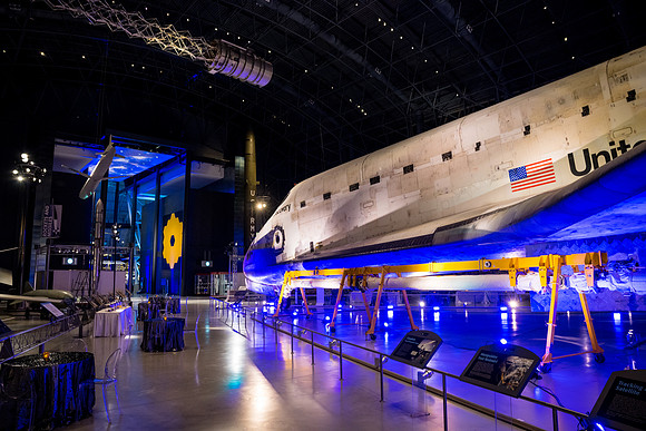 0024__12-3-22__Event_Verisign-Holiday-Party-Udvar-Hazy-Center-EventPhotojournalism-event-photographers-Virginia