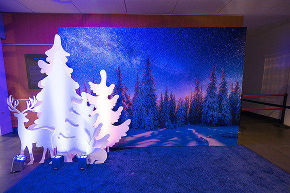 0008__12-3-22__Event_Verisign-Holiday-Party-Udvar-Hazy-Center-EventPhotojournalism-event-photographers-Virginia