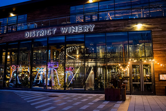 0001__12-13-24_Bain-Company-Holiday-Party-District-Winery-EventPhotojournalism-photography