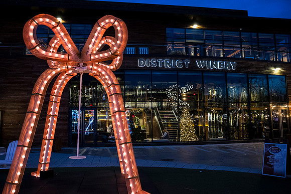 0004__12-13-24_Bain-Company-Holiday-Party-District-Winery-EventPhotojournalism-photography