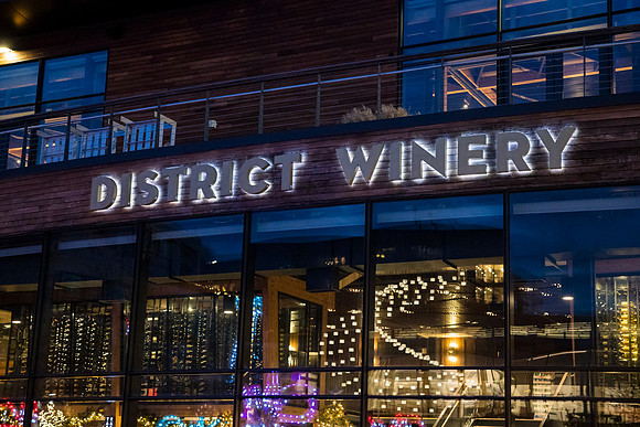 0002__12-13-24_Bain-Company-Holiday-Party-District-Winery-EventPhotojournalism-photography