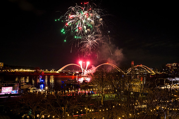 0162__12-13-24_Bain-Company-Holiday-Party-District-Winery-EventPhotojournalism-photography