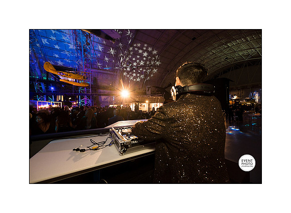 0372__12-3-22__Event_Verisign-Holiday-Party-Udvar-Hazy-Center-EventPhotojournalism-event-photographers-Virginia
