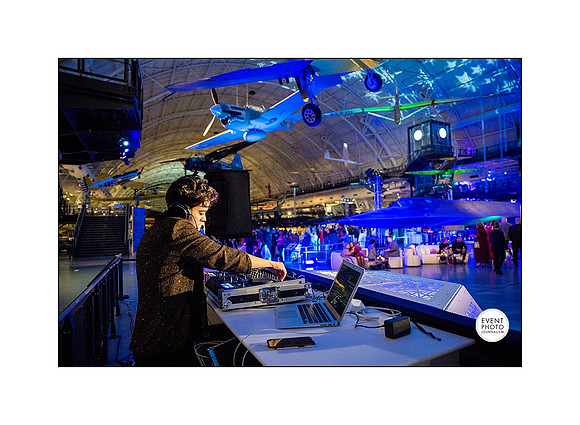 0280__12-3-22__Event_Verisign-Holiday-Party-Udvar-Hazy-Center-EventPhotojournalism-event-photographers-Virginia