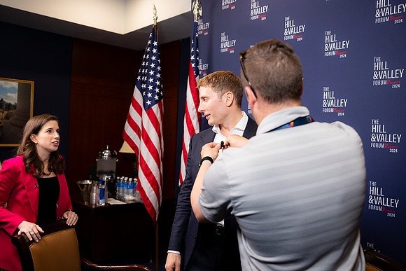 0343_5-1-24_HILL-and-Valley-US-Capitol-Eventphotojournalism-event-Photographers