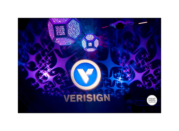 0183__12-3-22__Event_Verisign-Holiday-Party-Udvar-Hazy-Center-EventPhotojournalism-event-photographers-Virginia