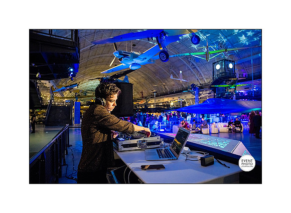 0279__12-3-22__Event_Verisign-Holiday-Party-Udvar-Hazy-Center-EventPhotojournalism-event-photographers-Virginia
